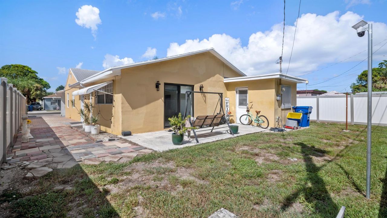 625 W 2nd St (33)