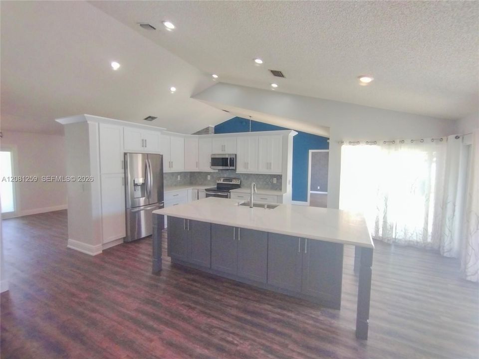 В аренду: $4,785 (4 спален, 2 ванн, 2343 Квадратных фут)