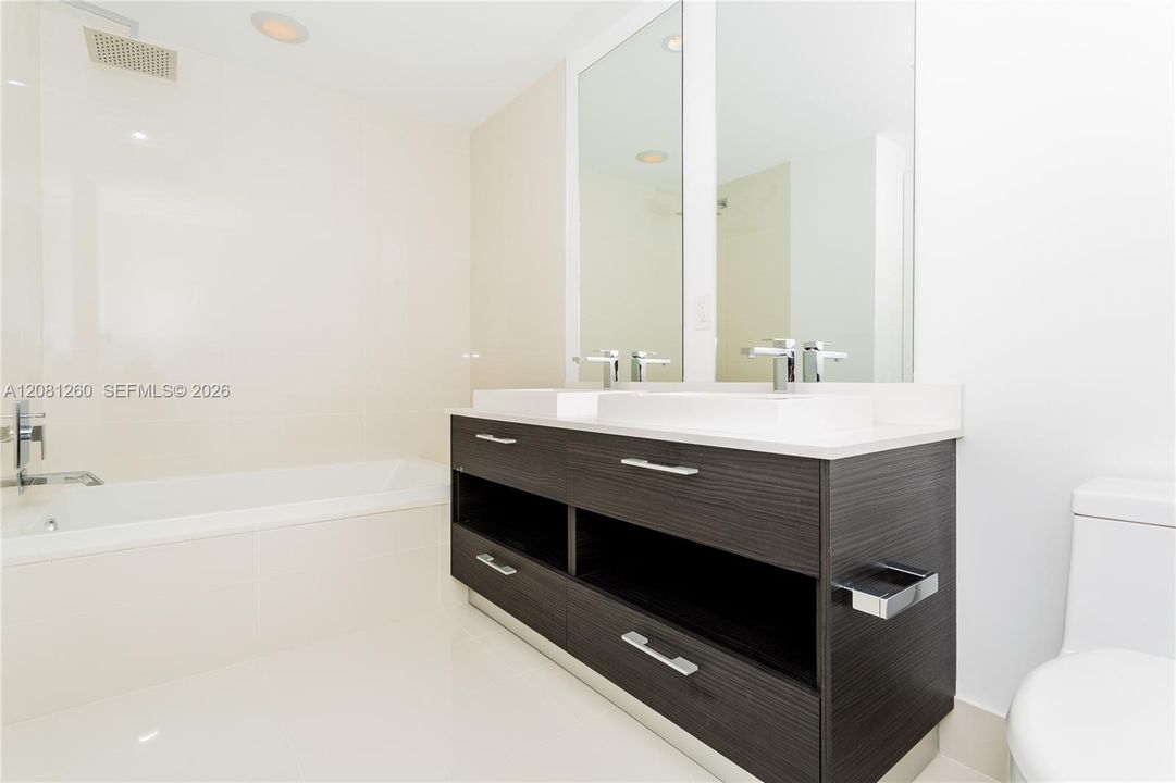 В аренду: $3,850 (1 спален, 2 ванн, 843 Квадратных фут)