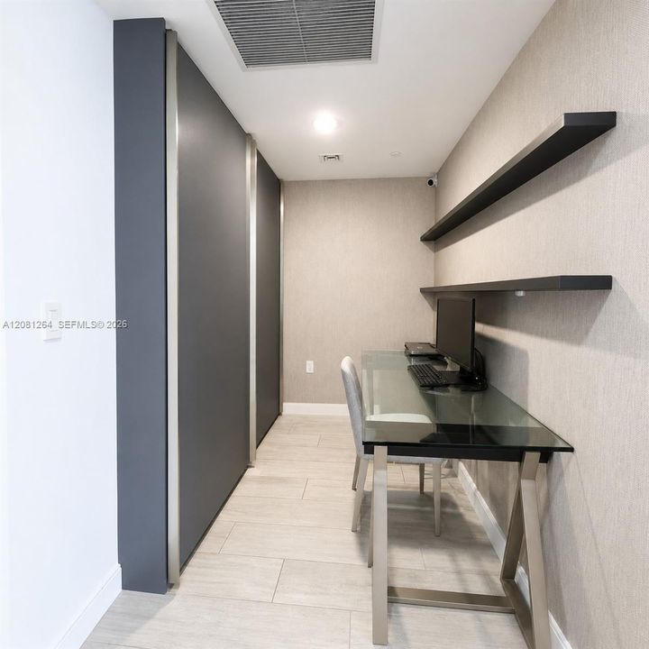 For Rent: $6,000 (2 beds, 2 baths, 926 Square Feet)