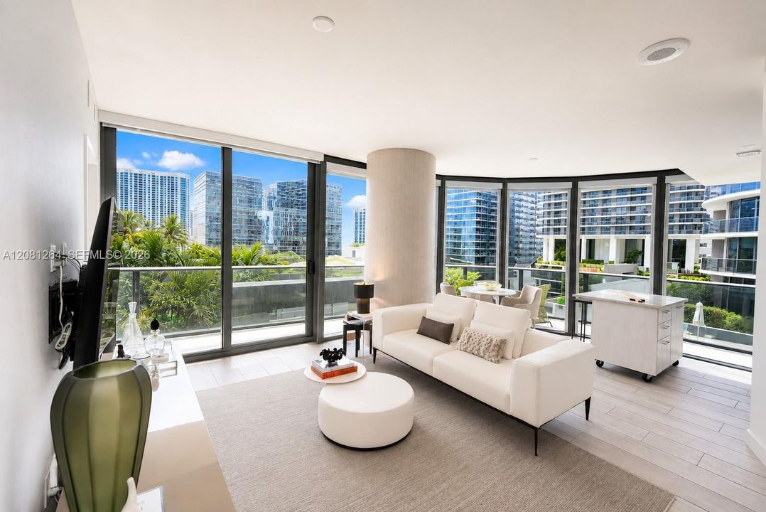 For Rent: $6,000 (2 beds, 2 baths, 926 Square Feet)