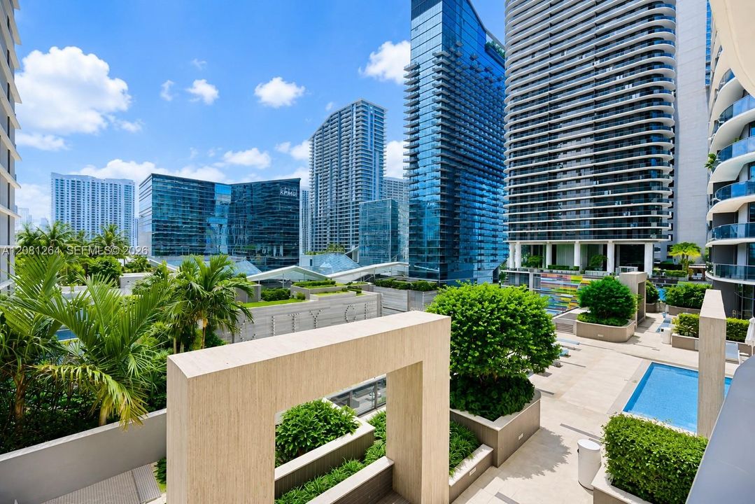 For Rent: $6,000 (2 beds, 2 baths, 926 Square Feet)