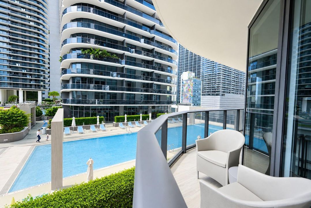 For Rent: $6,000 (2 beds, 2 baths, 926 Square Feet)