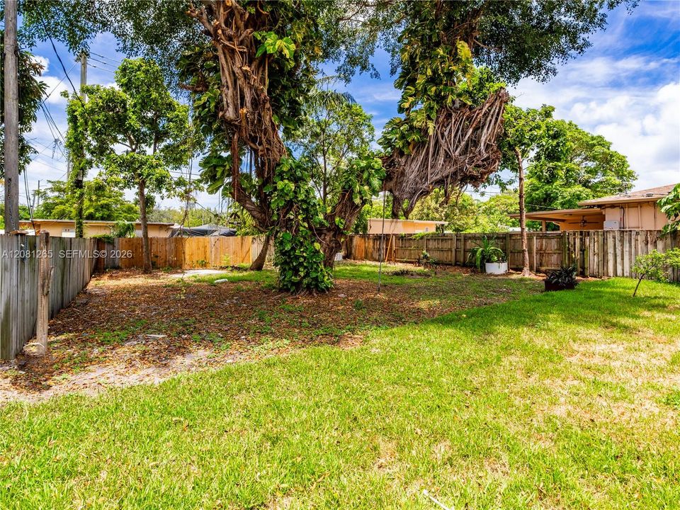 For Sale: $555,000 (3 beds, 2 baths, 1040 Square Feet)