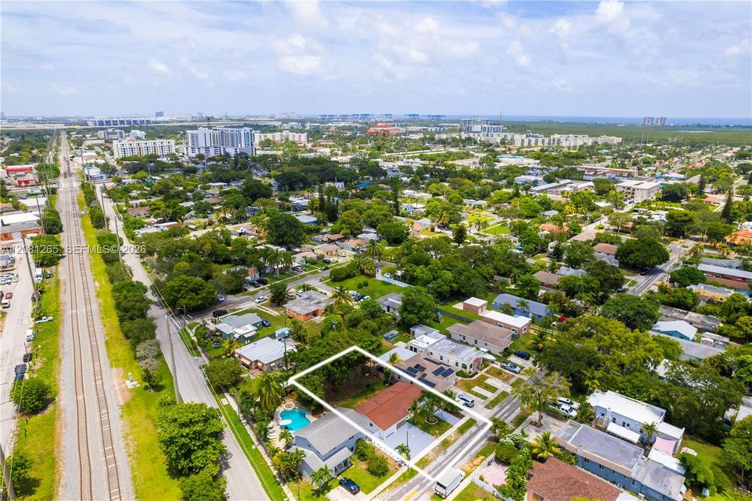 For Sale: $555,000 (3 beds, 2 baths, 1040 Square Feet)