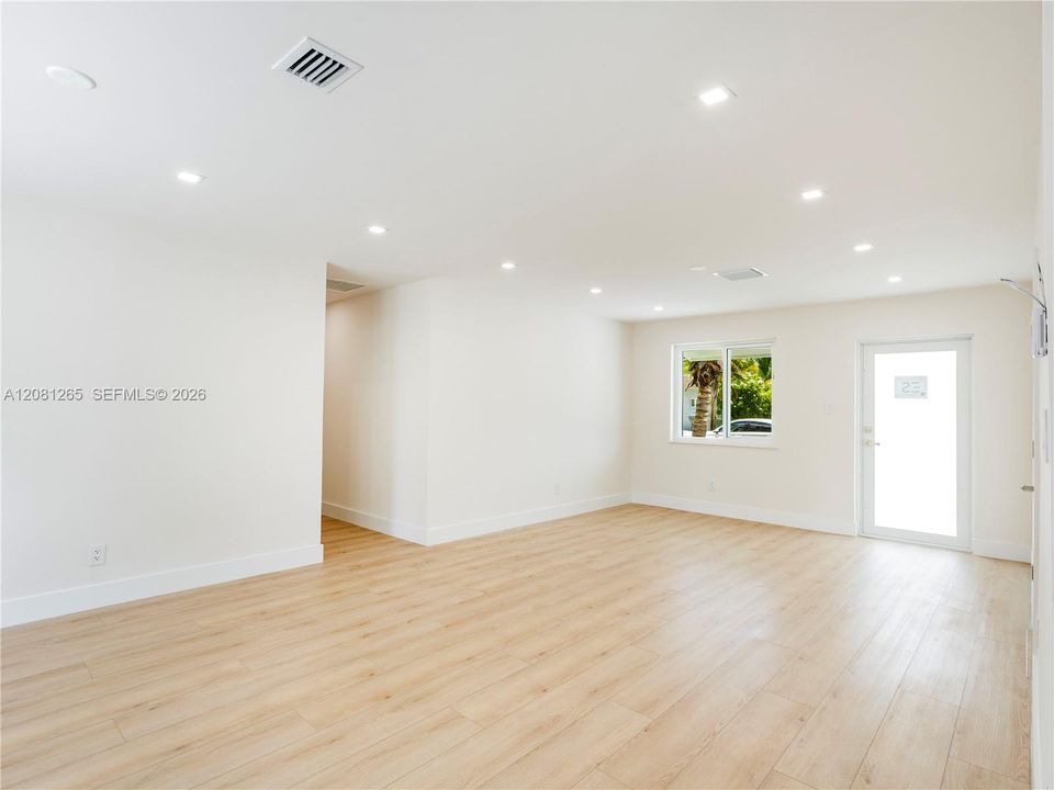 For Sale: $555,000 (3 beds, 2 baths, 1040 Square Feet)