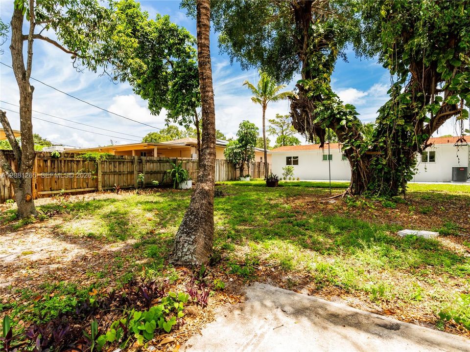 For Sale: $555,000 (3 beds, 2 baths, 1040 Square Feet)