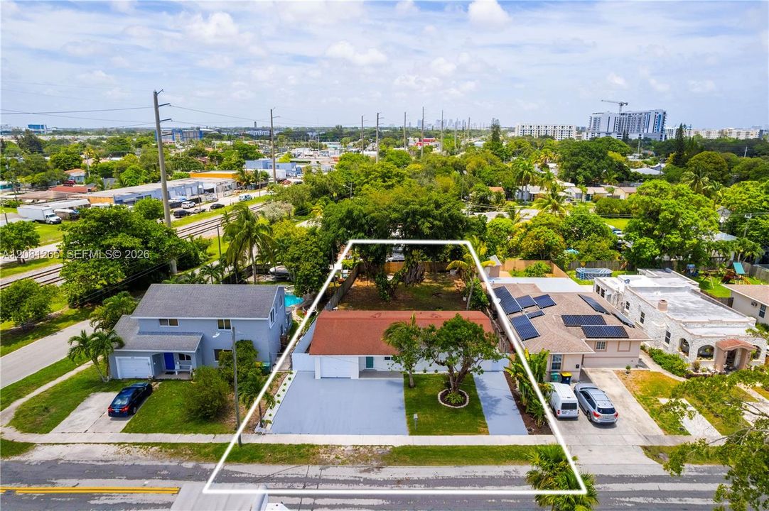 For Sale: $555,000 (3 beds, 2 baths, 1040 Square Feet)