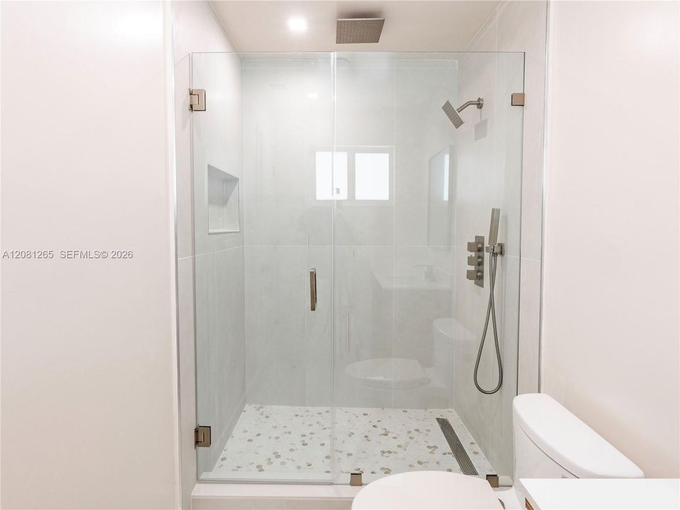 For Sale: $555,000 (3 beds, 2 baths, 1040 Square Feet)