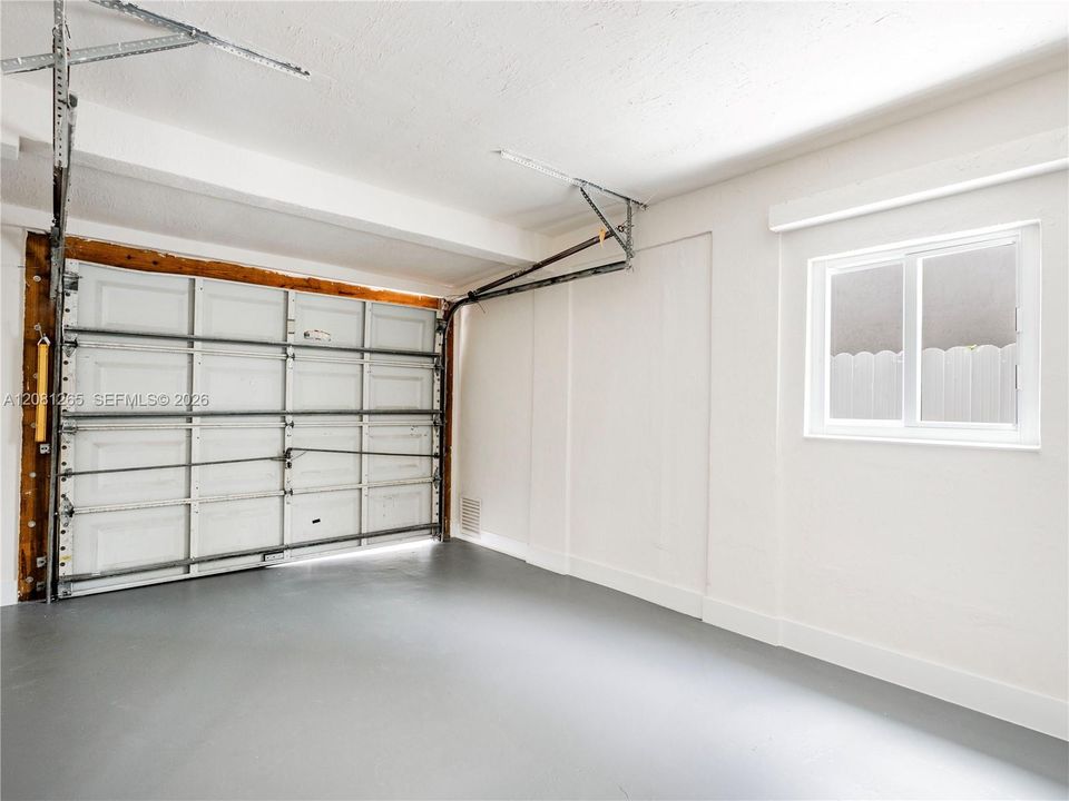For Sale: $555,000 (3 beds, 2 baths, 1040 Square Feet)