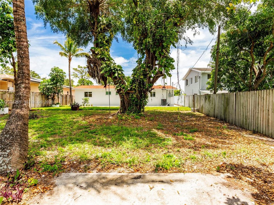 For Sale: $555,000 (3 beds, 2 baths, 1040 Square Feet)