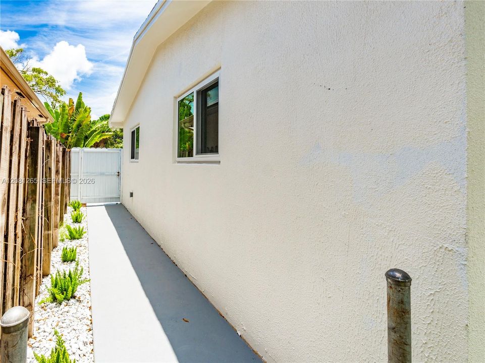 For Sale: $555,000 (3 beds, 2 baths, 1040 Square Feet)