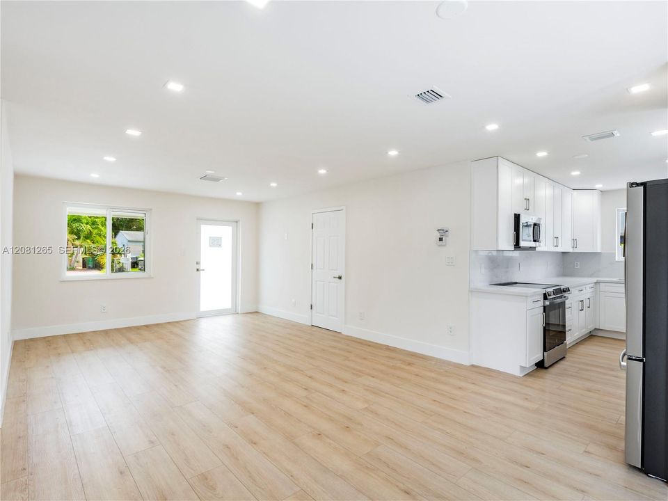 For Sale: $555,000 (3 beds, 2 baths, 1040 Square Feet)