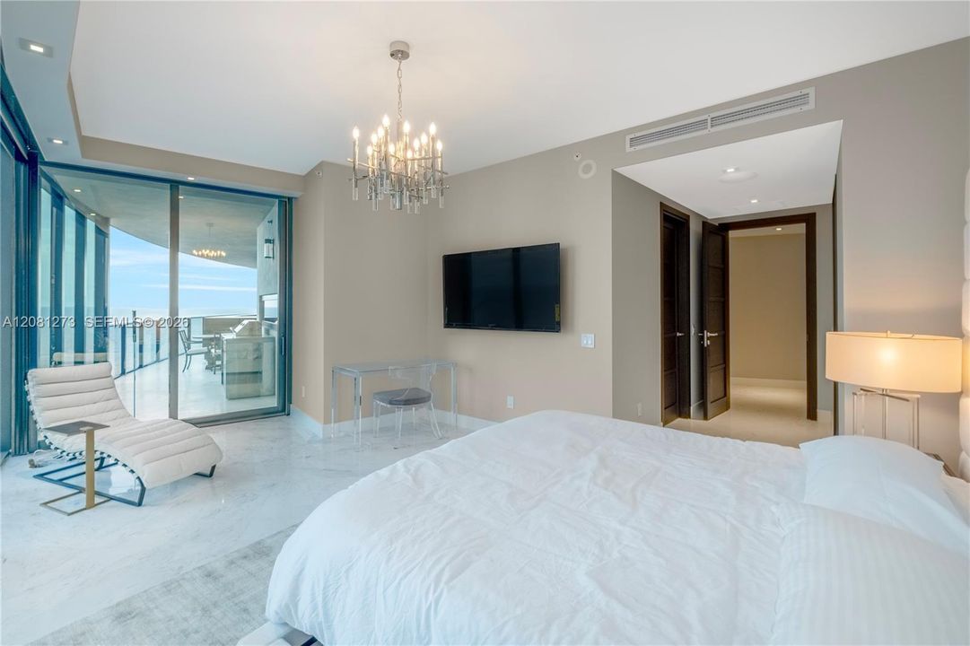 En Venta: $4,700,000 (4 camas, 4 baños, 3555 Pies cuadrados)
