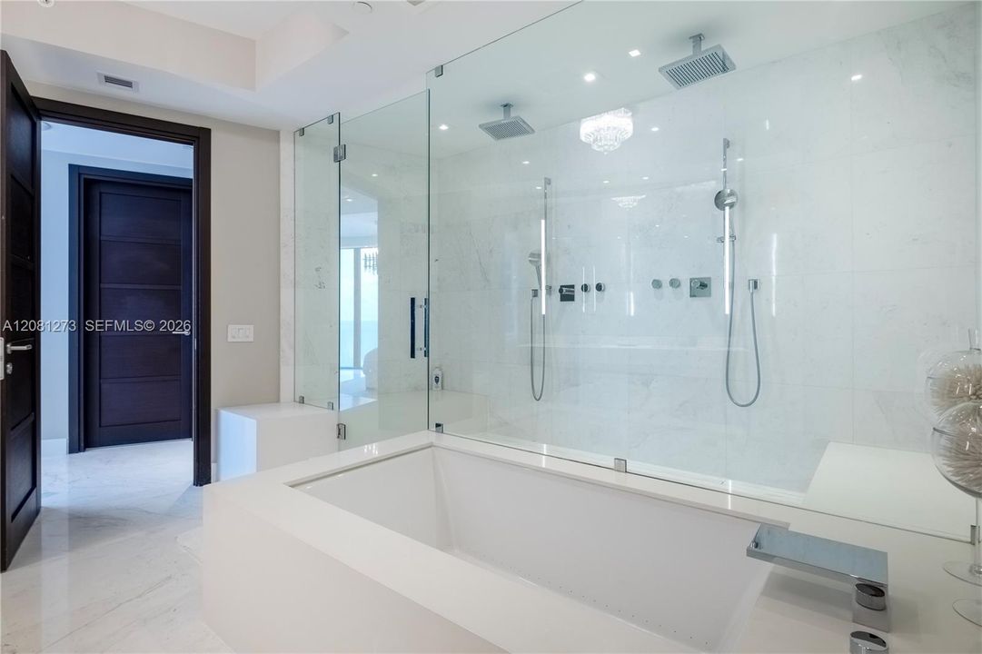 En Venta: $4,700,000 (4 camas, 4 baños, 3555 Pies cuadrados)
