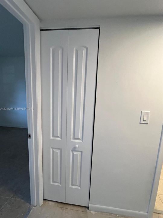 For Rent: $1,700 (2 beds, 1 baths, 720 Square Feet)