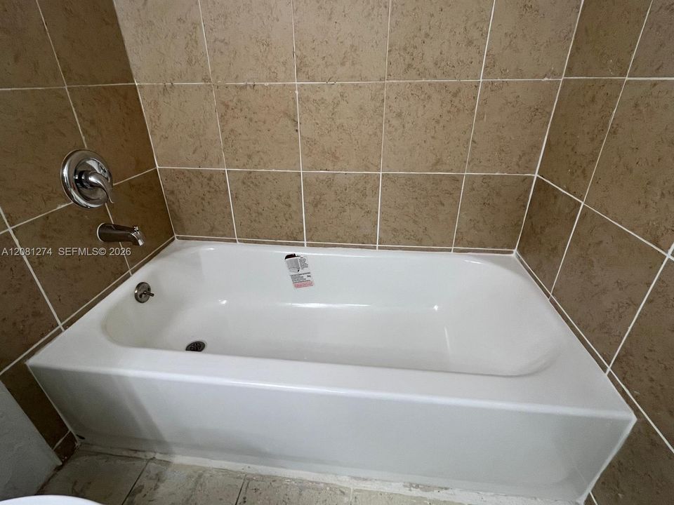 For Rent: $1,700 (2 beds, 1 baths, 720 Square Feet)