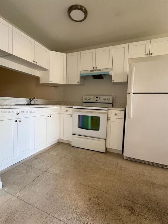For Rent: $1,700 (2 beds, 1 baths, 720 Square Feet)