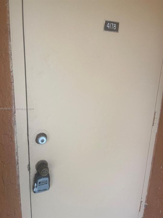 For Rent: $1,700 (2 beds, 1 baths, 720 Square Feet)