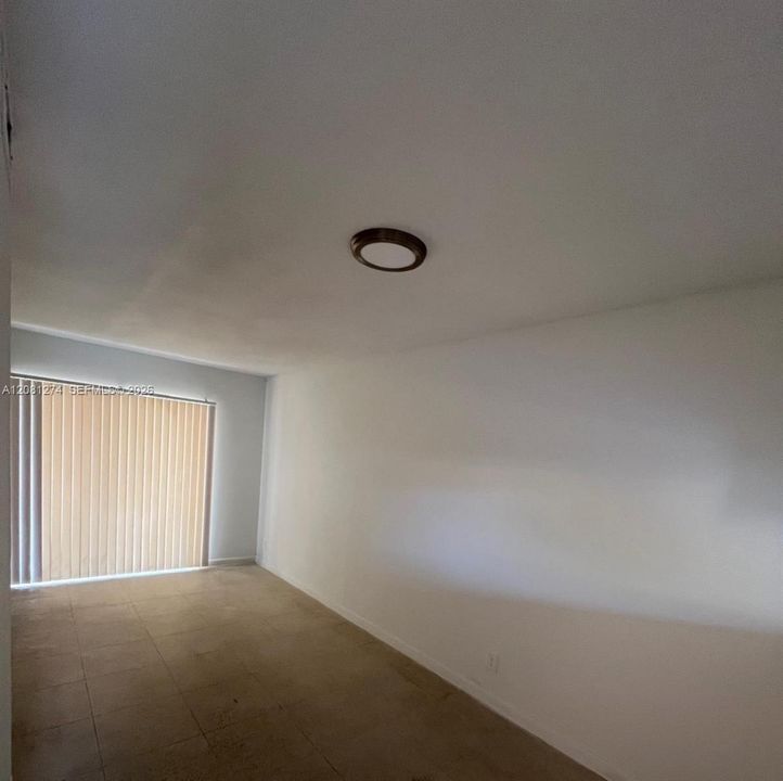 For Rent: $1,700 (2 beds, 1 baths, 720 Square Feet)