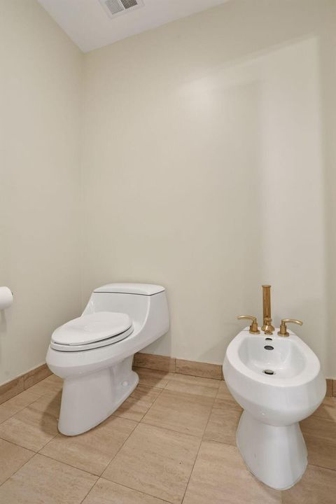 Water Closet & Bidet