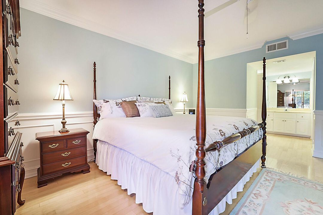 23_700_NE_Harbour_Terrace_Unit_23123_mls