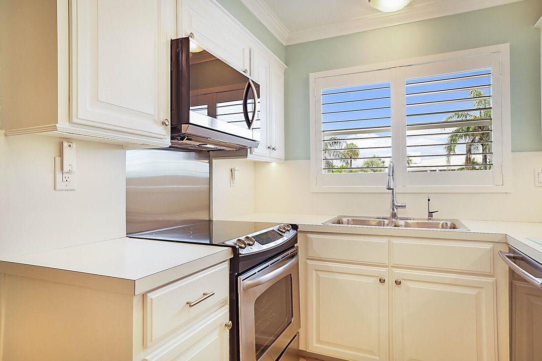 13_700_NE_Harbour_Terrace_Unit_23113_mls