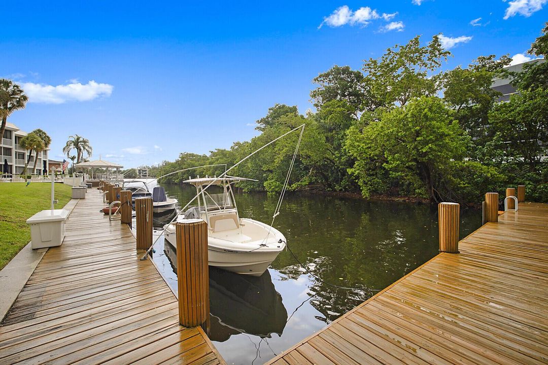31_700_NE_Harbour_Terrace_Unit_23131_mls