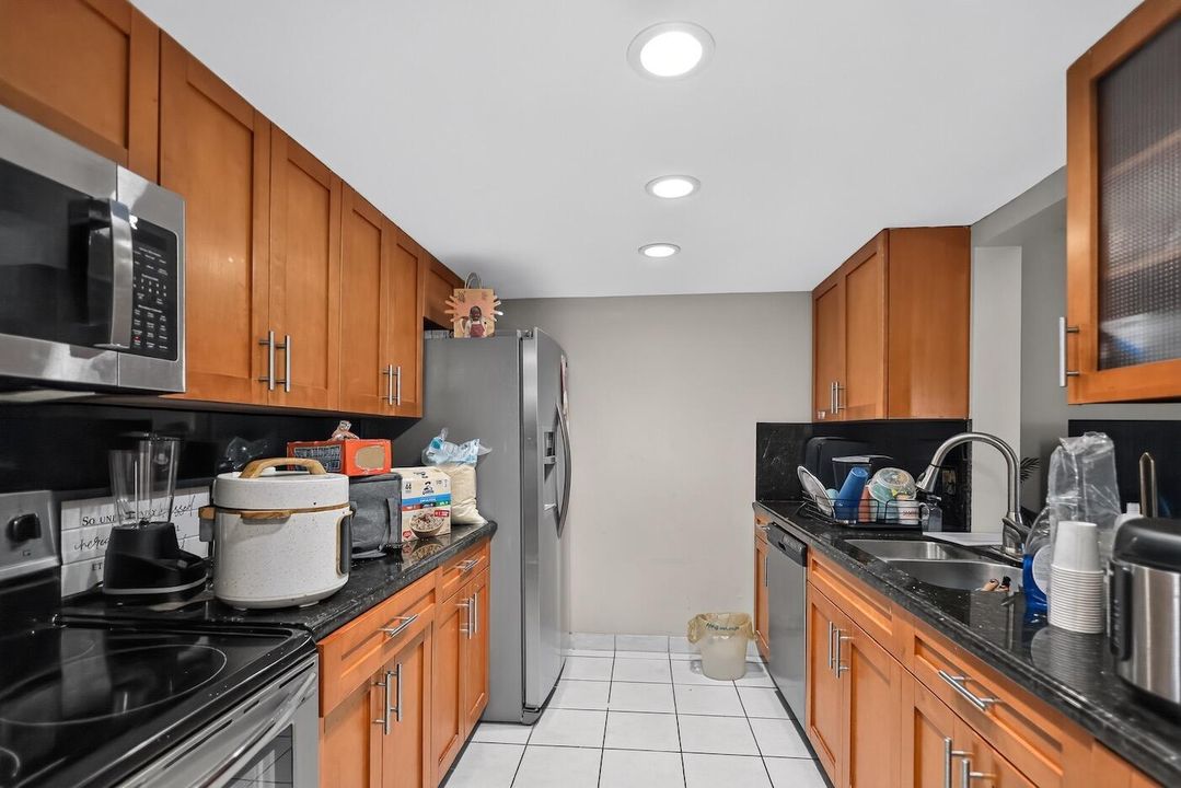 16_3254_N_Pine_Island_Rd-Kitchen-0058