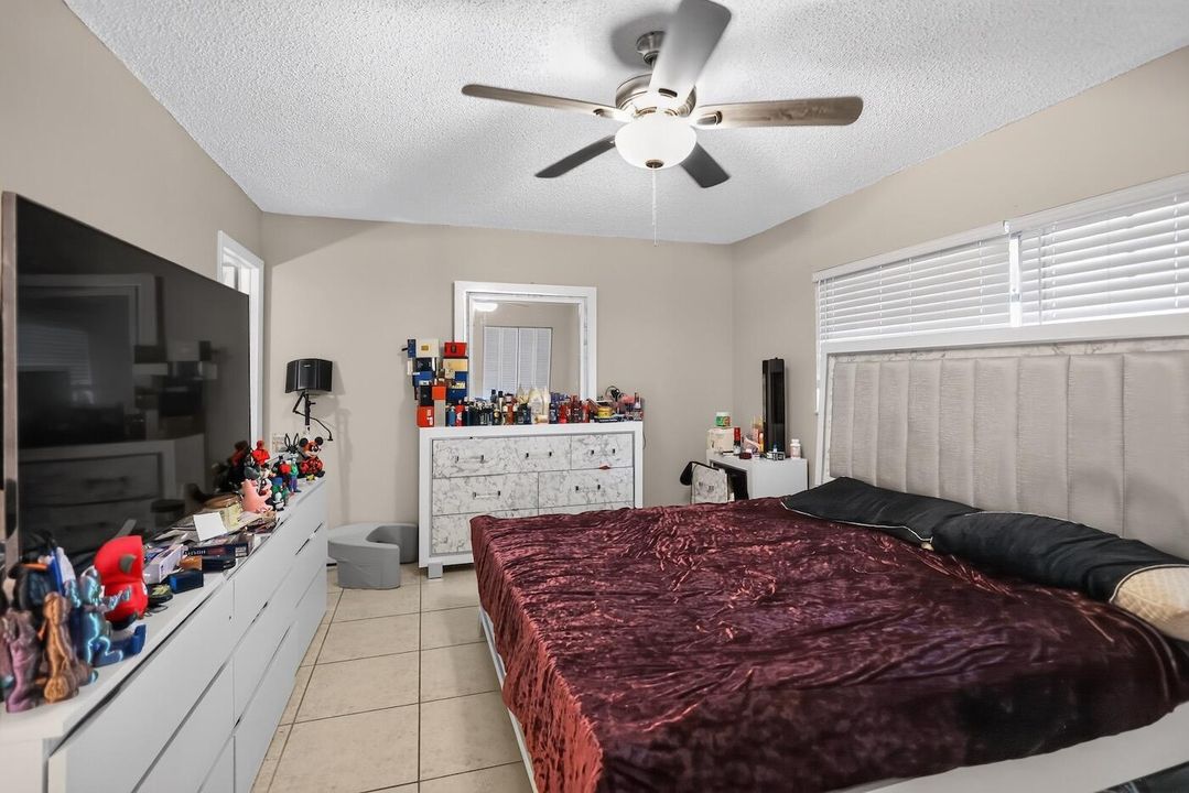 25_3254_N_Pine_Island_Rd-Bedroom-0074