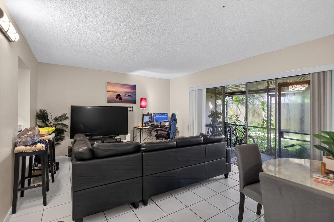 12_3254_N_Pine_Island_Rd-Living_room-006