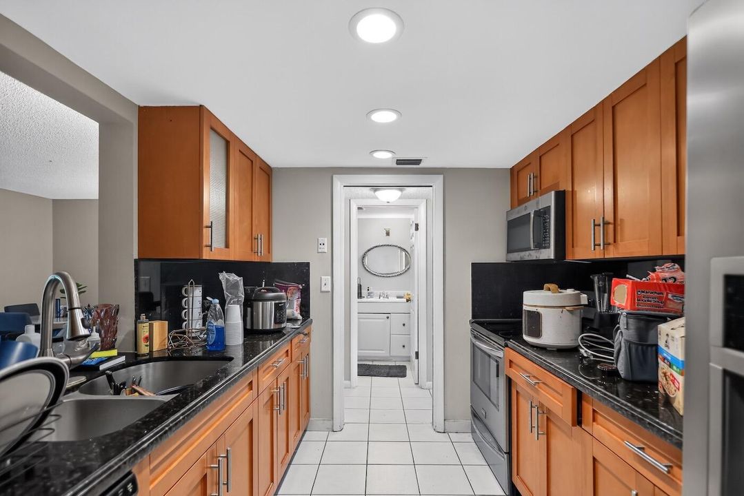 17_3254_N_Pine_Island_Rd-Kitchen-0059