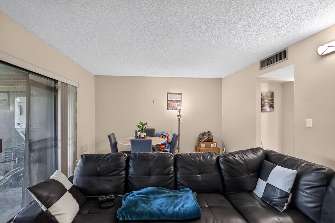 13_3254_N_Pine_Island_Rd-Living_room-006