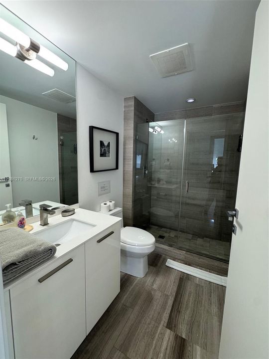 В аренду: $5,900 (2 спален, 2 ванн, 1012 Квадратных фут)