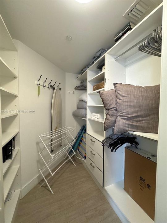 В аренду: $5,900 (2 спален, 2 ванн, 1012 Квадратных фут)
