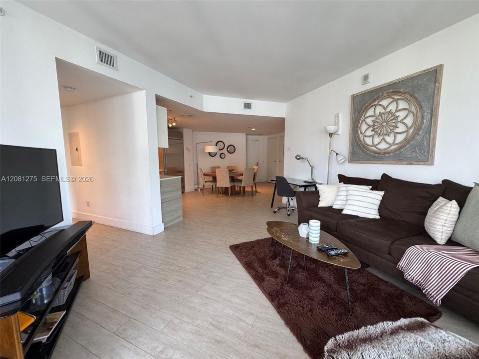 В аренду: $5,900 (2 спален, 2 ванн, 1012 Квадратных фут)