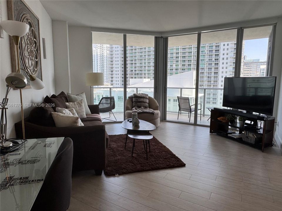 В аренду: $5,900 (2 спален, 2 ванн, 1012 Квадратных фут)