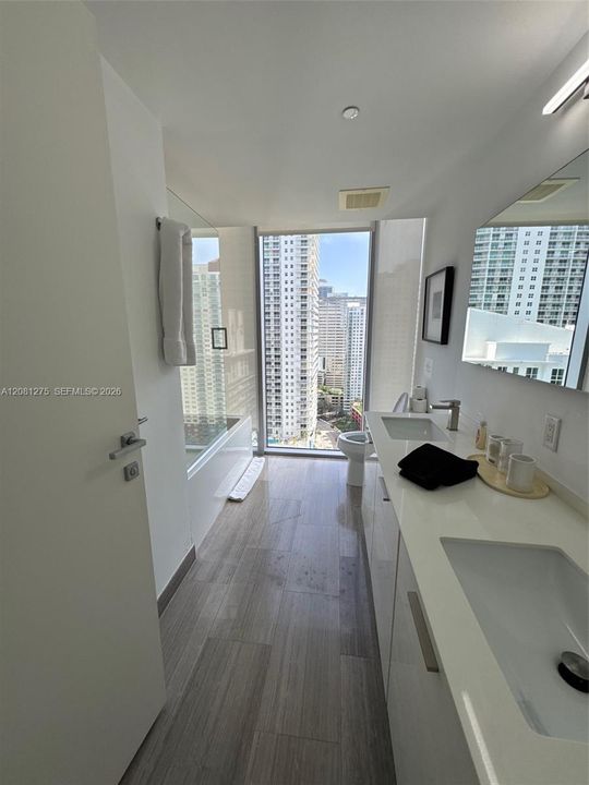 В аренду: $5,900 (2 спален, 2 ванн, 1012 Квадратных фут)
