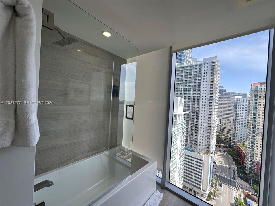 В аренду: $5,900 (2 спален, 2 ванн, 1012 Квадратных фут)