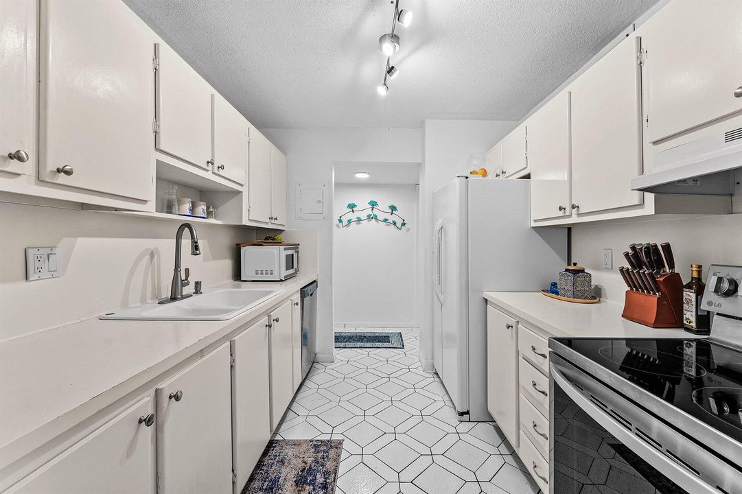 008-1111SouthOceanBoulevard-315-DelrayBe