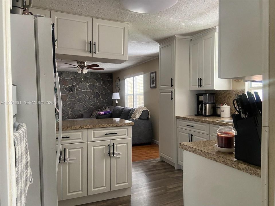 En Venta: $300,000 (4 camas, 2 baños, 1640 Pies cuadrados)