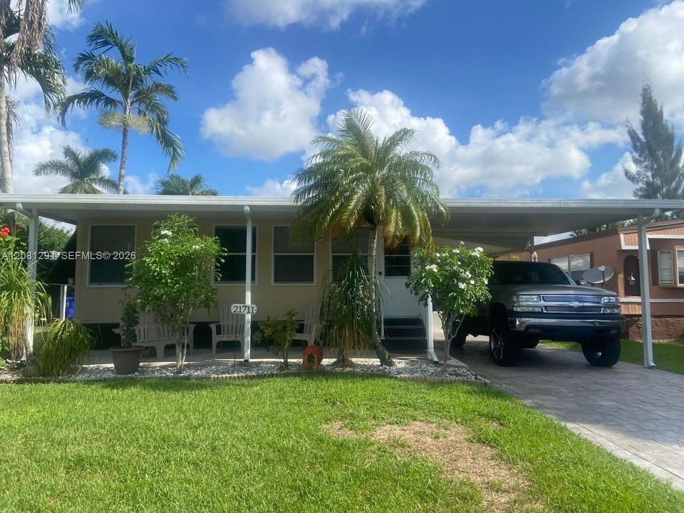 En Venta: $300,000 (4 camas, 2 baños, 1640 Pies cuadrados)