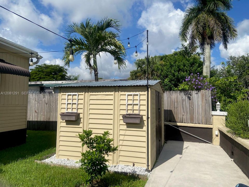 En Venta: $300,000 (4 camas, 2 baños, 1640 Pies cuadrados)