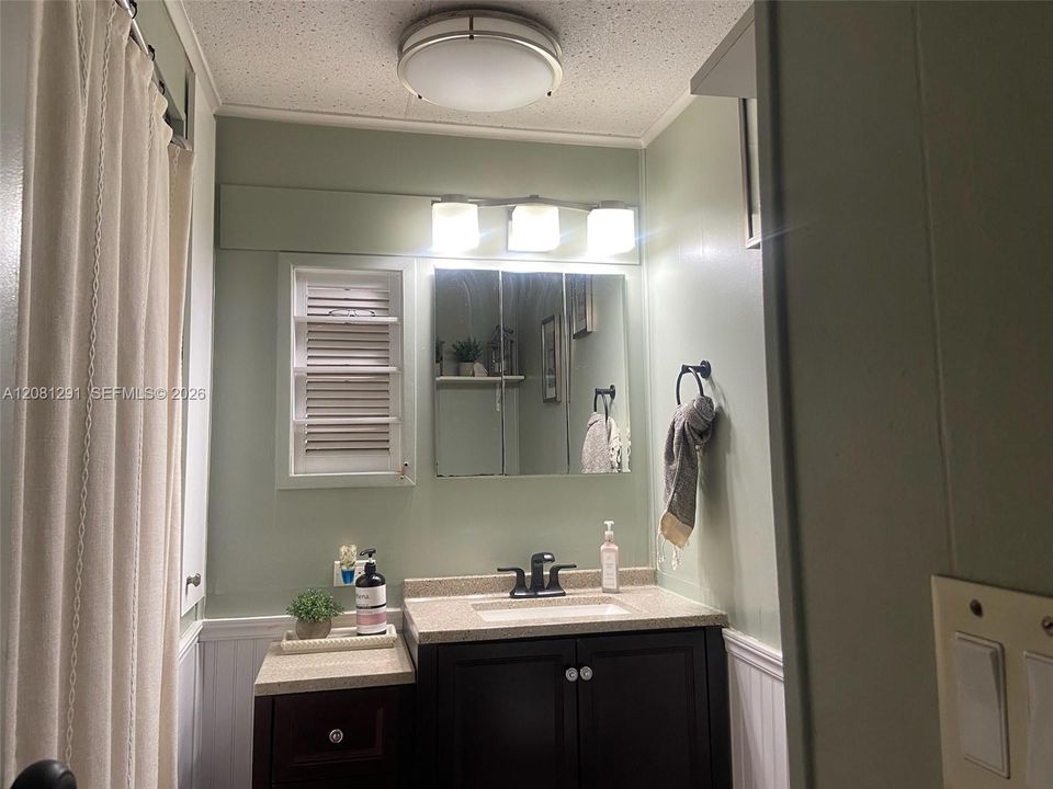 En Venta: $300,000 (4 camas, 2 baños, 1640 Pies cuadrados)