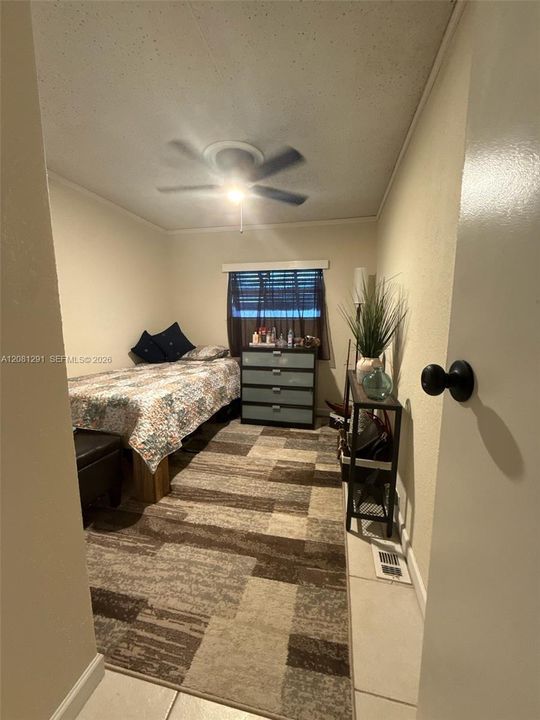En Venta: $300,000 (4 camas, 2 baños, 1640 Pies cuadrados)
