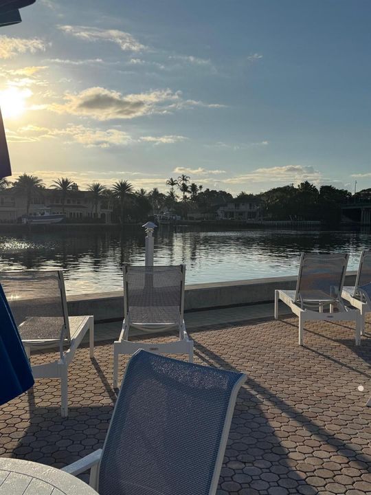 Pool directly located on ICW