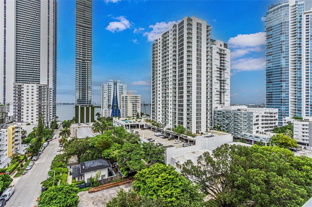 На продажу: $529,000 (2 спален, 2 ванн, 1265 Квадратных фут)