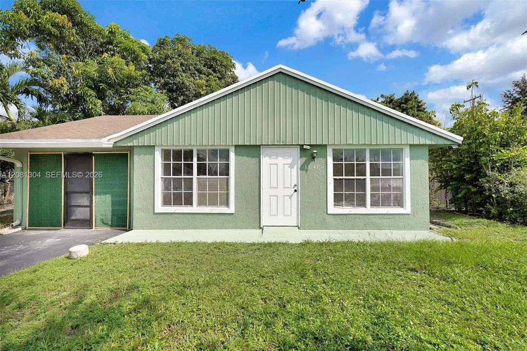 For Rent: $3,000 (3 beds, 2 baths, 975 Square Feet)