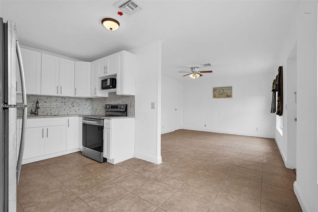 For Rent: $3,000 (3 beds, 2 baths, 975 Square Feet)