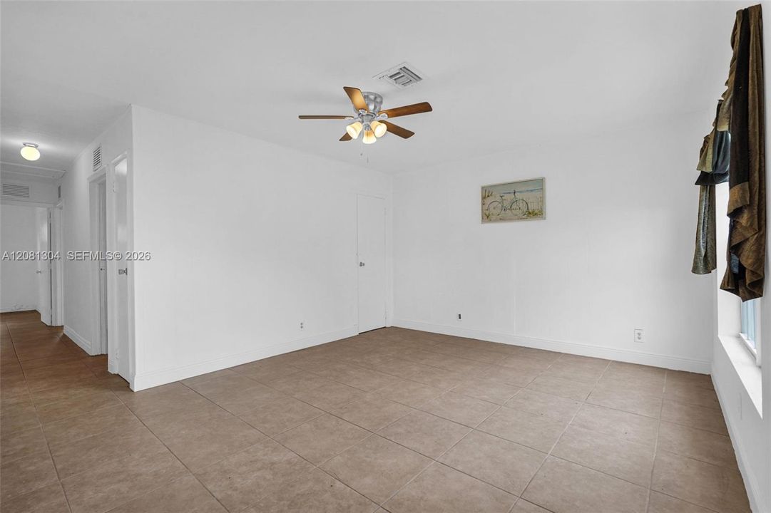 For Rent: $3,000 (3 beds, 2 baths, 975 Square Feet)